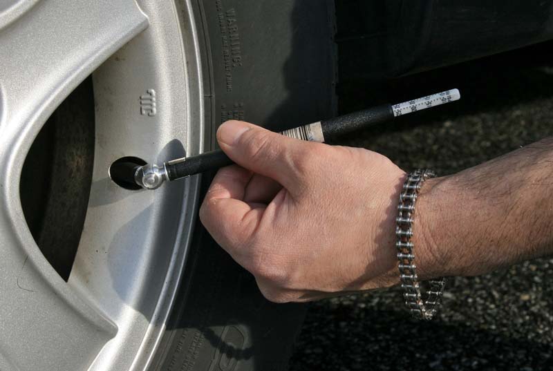 Stick tire pressure gauge