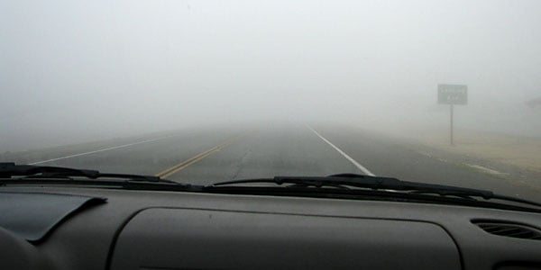 ¿Cómo conduzco con seguridad en la niebla? - Les Schwab