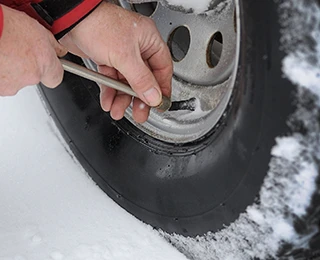 Checking tire pressure in the winter