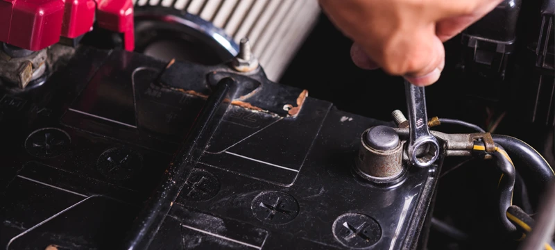 Tightening a battery cable